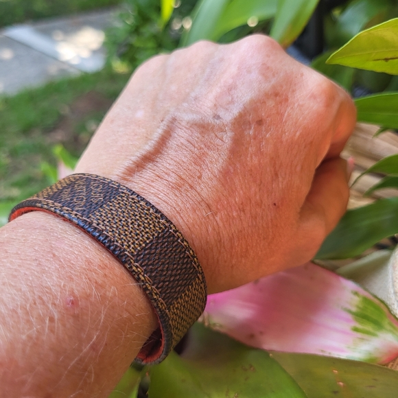 LOUIS VUITTON DAMILER BRACELET - Picture 5 of 6